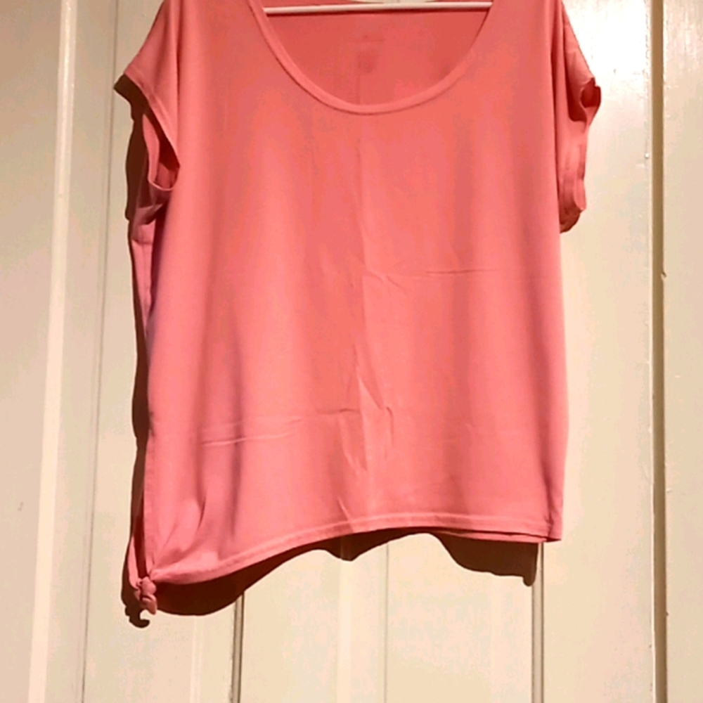 XL short sleeve T with tie detail on right side